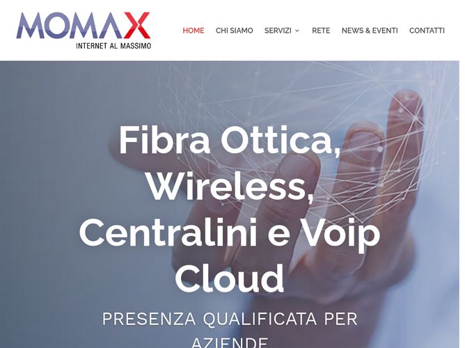 The website screenshot for http://www.momax.it
